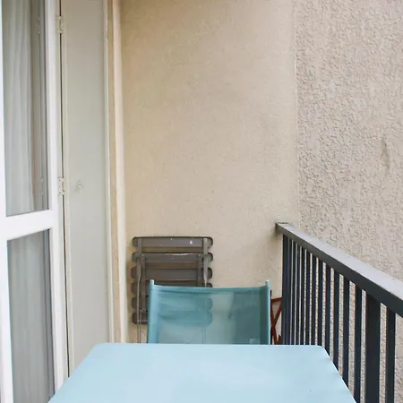 Charming Flat With Balcony And Garden Apartment *